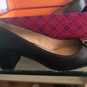 TORY BURCH BLACK LEATHER HEELS